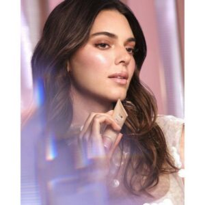 L’Oreal Paris Lumi Glotion Natural Glow Enhancer Υγρό Highlighter Πολλαπλών Χρήσεων 40ml